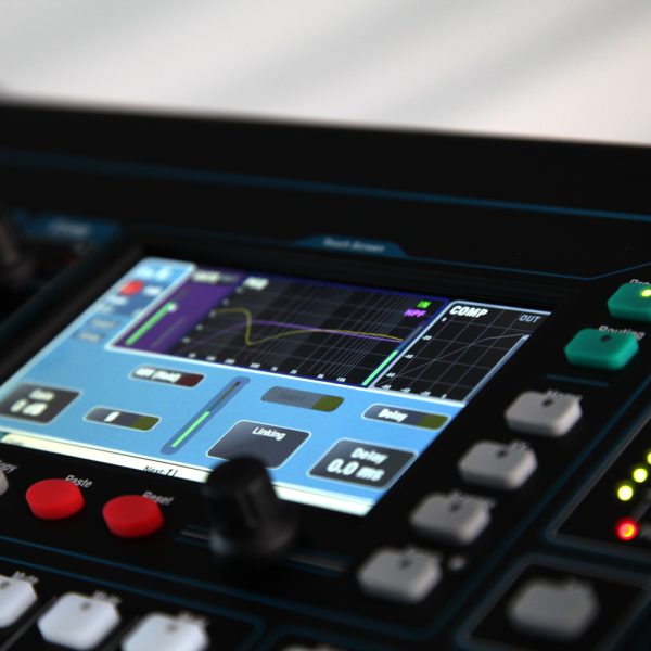ALLEN & HEATH  QU-24 24 Channel Digital Mixer