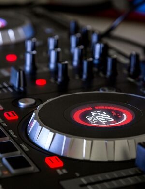 NUMARK  Mixtrack Platinum DJ Controller With Jog Wheel Display