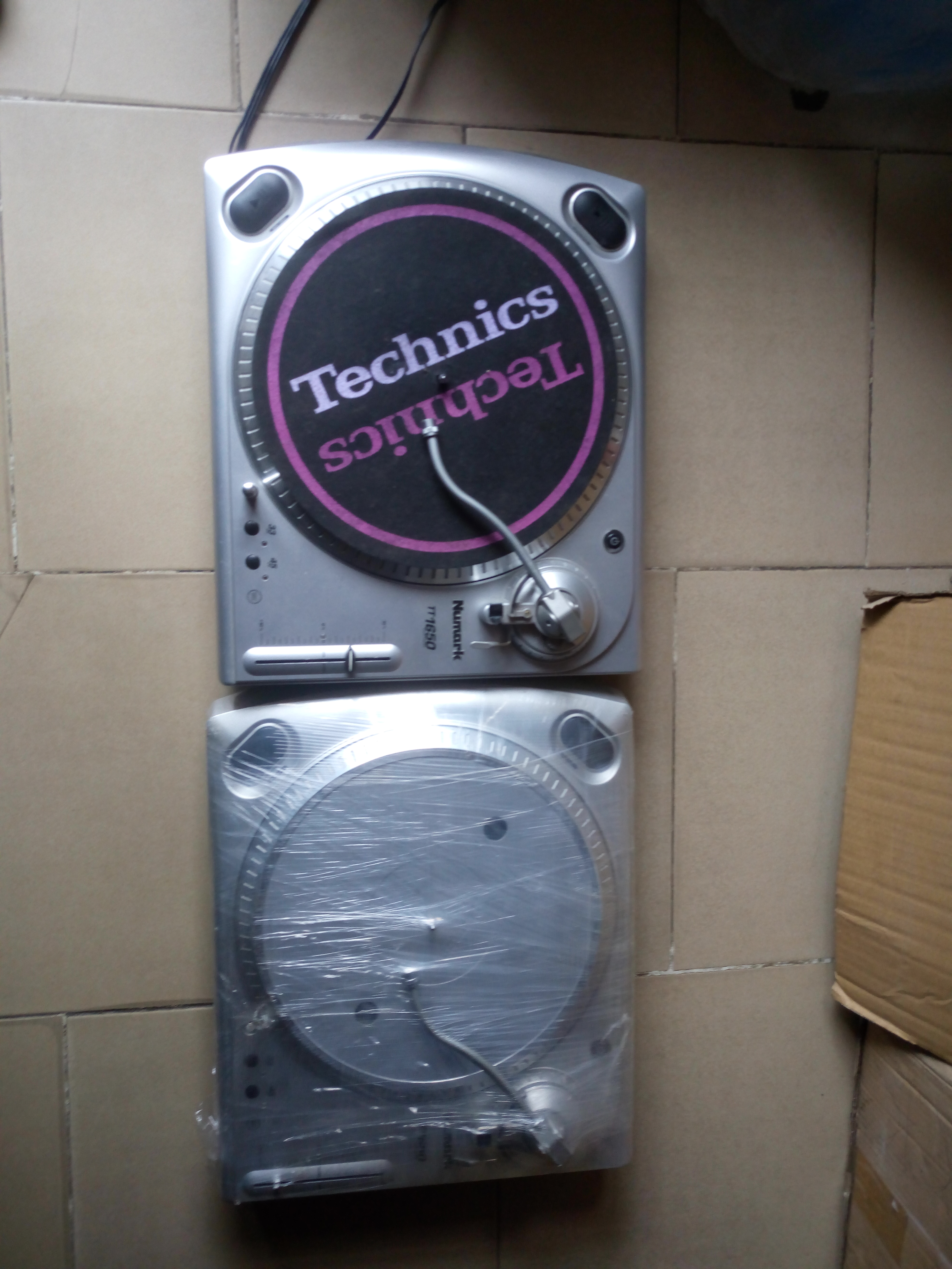 Numark TT1650 - Direct-drive Hi-Torque Battle and Club Turntable(U.K USED)pair