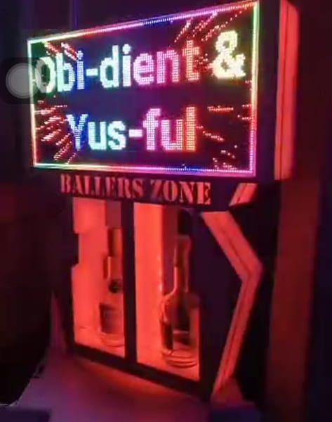 LED DIGITAL MESSAGE BOARD AND DOUBLE BOTTLE PRESENTER