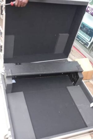 Behringer X32 Mixing Console Flight Case with a Doghouse and Wheel3
